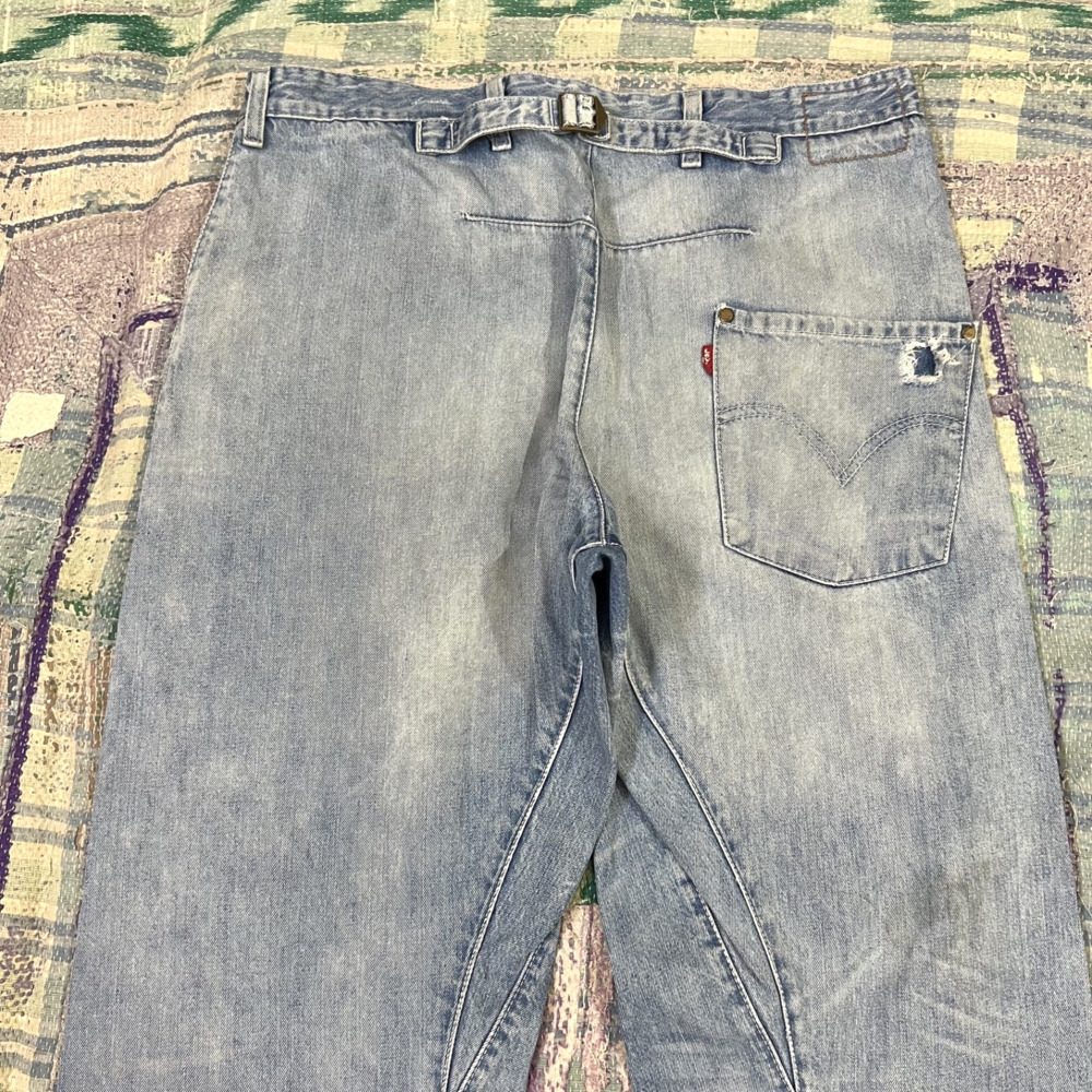 Vintage Levis Engineered Twisted Jeans Buckle Back 36x33